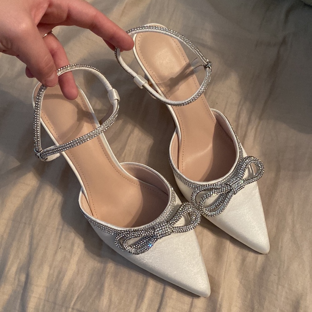 Elegant White Heels with Rhinestone Bow